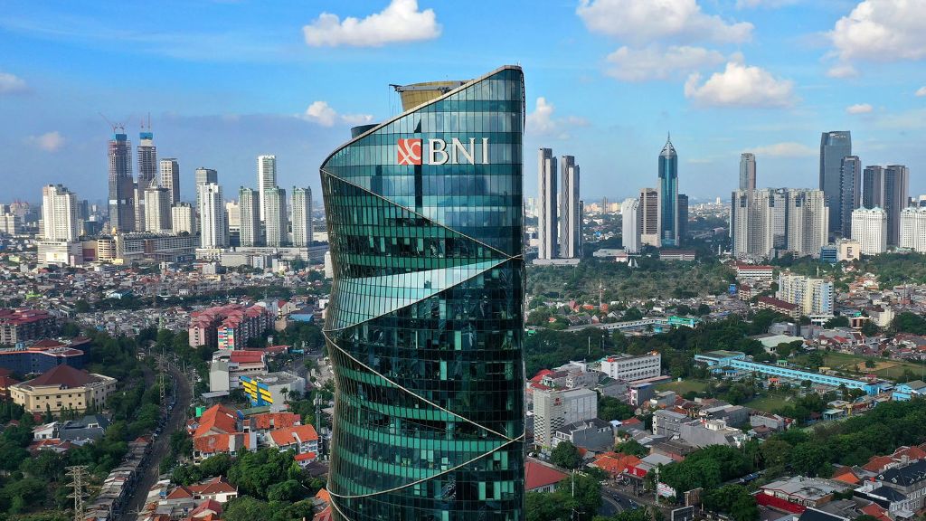 Bank BNI menggandeng jaringan minimarket terbesar di Indonesia, yakni Indomaret Group untuk gunakan QRIS di 20 ribu gerai Indomaret.