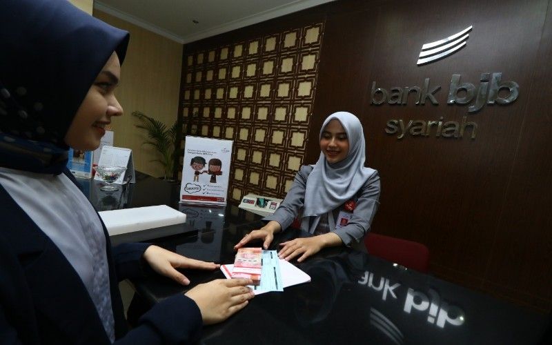 MANAJEMEN bank bjb mengungkapkan rencana dan persiapan menjadikan BJB Syariah sebagai bank digital merupakan langkah untuk pengembangan bisnis bank bjb ke depan. BJB Syariah sedang disiapkan untuk melantai ke bursa dalam waktu dekat.